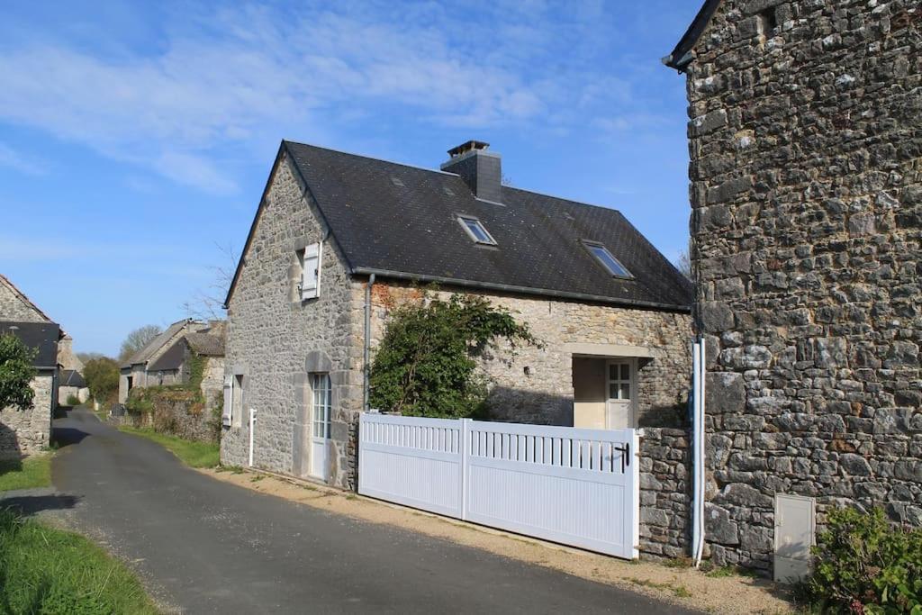 Gite Les Pommiers Montchaton エクステリア 写真